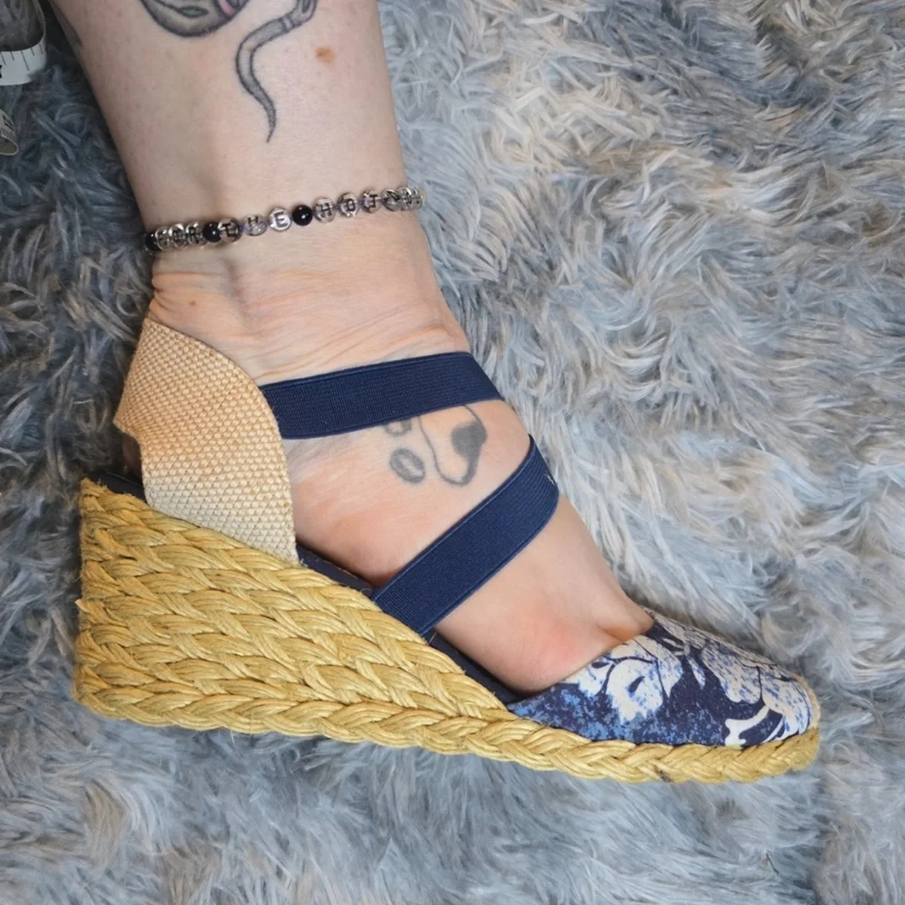 LAUREN Ralph Lauren Navy Floral Espadrille Wedge Sandals, Size 8